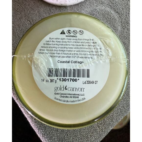 Gold Canyon Candles 16oz Coastal Cottage Highly Scented Candle Hard to Find - Picture 2 of 2